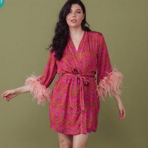 KILO BRAVA Feather Short Robe in Shell Print